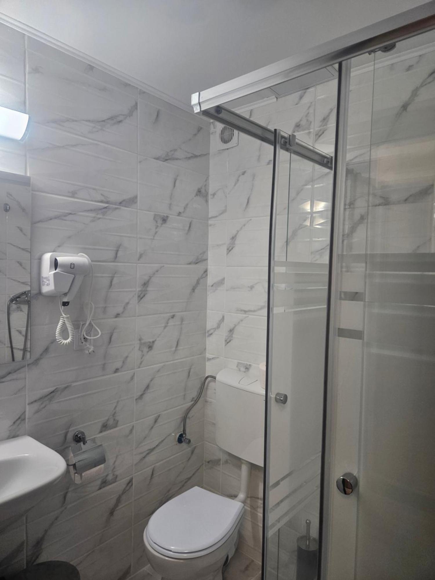 Hotel Marina 2 Bukurešť Exteriér fotografie